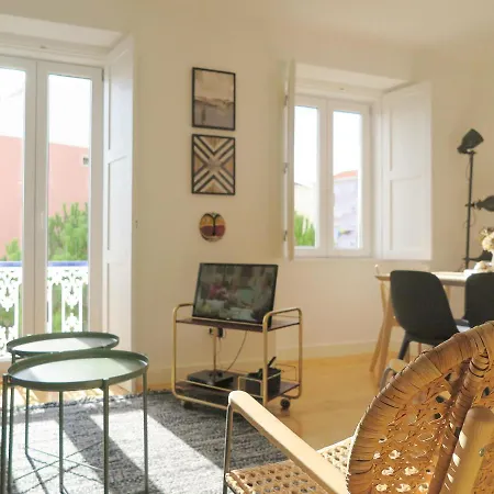 Apartment Beato Stylish & Cozy Apt - Riverside Small Balcony