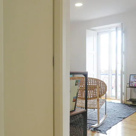 Apartment Beato Stylish & Cozy Apt - Riverside Small Balcony