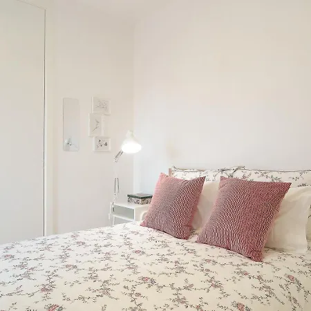Beato Stylish & Cozy Apt - Riverside Small Balcony Apartman *